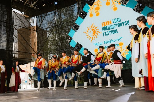 Stara-zabavna-igra-tuka-Foto-Carol-Koger-odobreno-za-objavljivanje